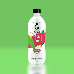 冰楊梅氣泡飲料